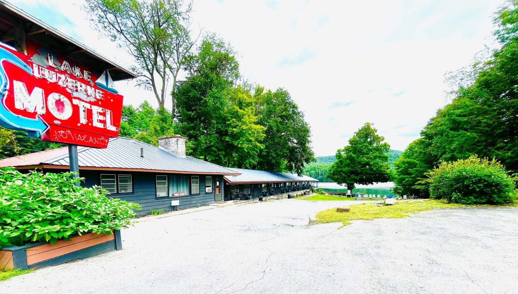 Motel Luzerne Lake Luzerne Buitenkant foto
